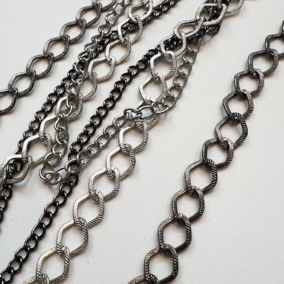 GROUP OF 4 NECKLACES - Picture 11 of 13